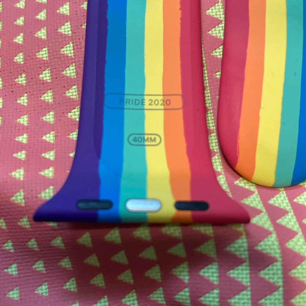 Apple Watch 40mm Sport Band - Pride 2020 Edition - Picture 2 of 3